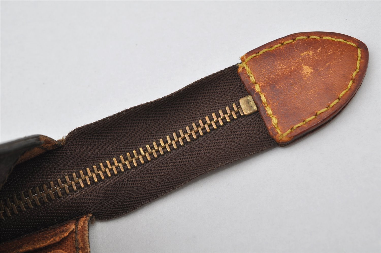 Auth Louis Vuitton Monogram Poche Toilette 26 Cosmetics Pouch Old Model LV 2751J