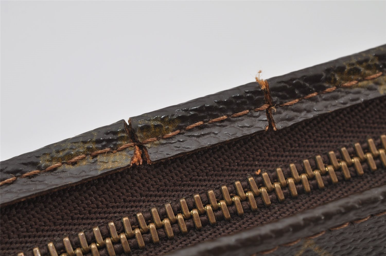 Auth Louis Vuitton Monogram Poche Toilette 26 Cosmetics Pouch Old Model LV 2751J