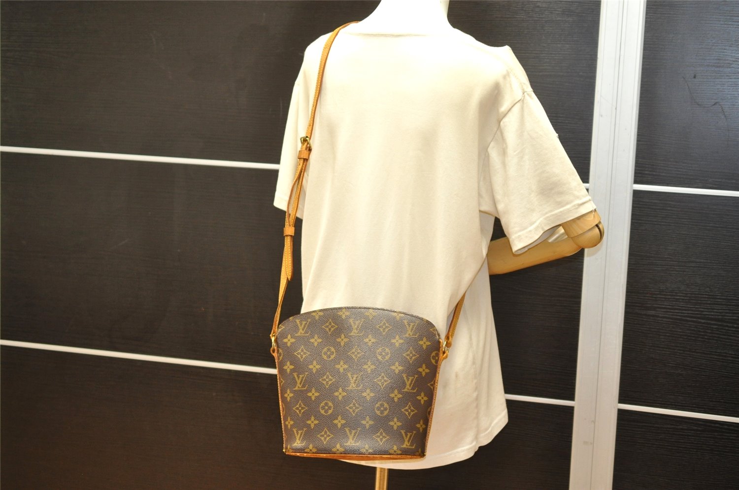 Authentic Louis Vuitton Monogram Drouot Shoulder Cross Body Bag M51290 LV 2782K