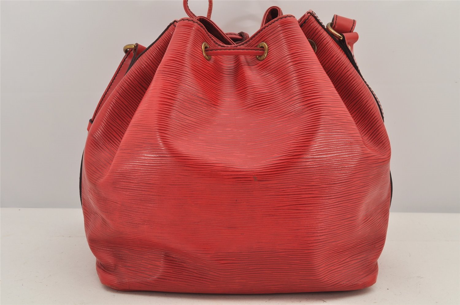 Authentic Louis Vuitton Epi Petit Noe Shoulder Drawstring Bag M44107 Red 2784K