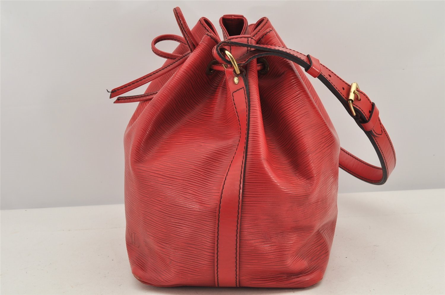 Authentic Louis Vuitton Epi Petit Noe Shoulder Drawstring Bag M44107 Red 2784K