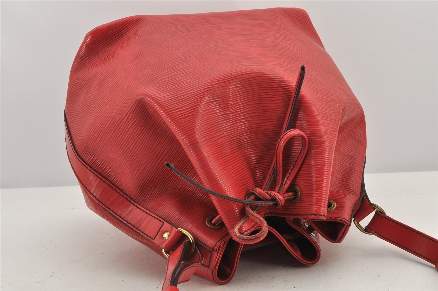 Authentic Louis Vuitton Epi Petit Noe Shoulder Drawstring Bag M44107 Red 2784K