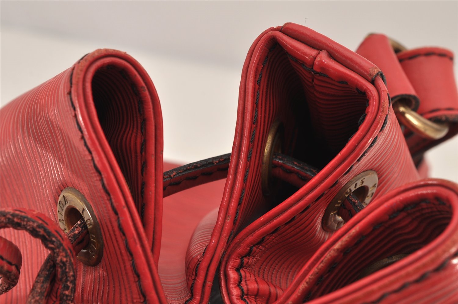 Authentic Louis Vuitton Epi Petit Noe Shoulder Drawstring Bag M44107 Red 2784K