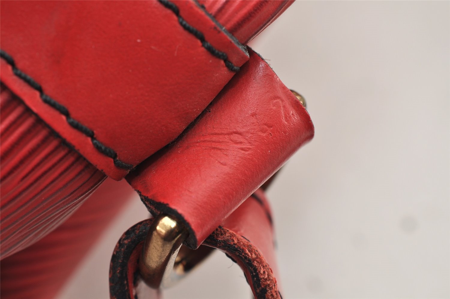 Authentic Louis Vuitton Epi Petit Noe Shoulder Drawstring Bag M44107 Red 2784K