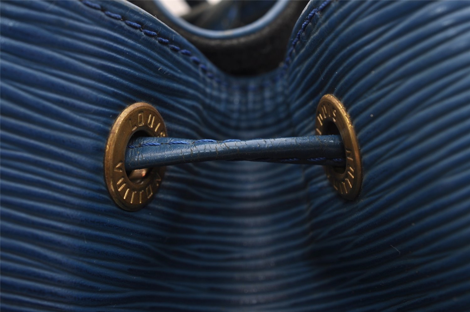 Authentic Louis Vuitton Epi Petit Noe Shoulder Drawstring Bag M44105 Blue 2796I