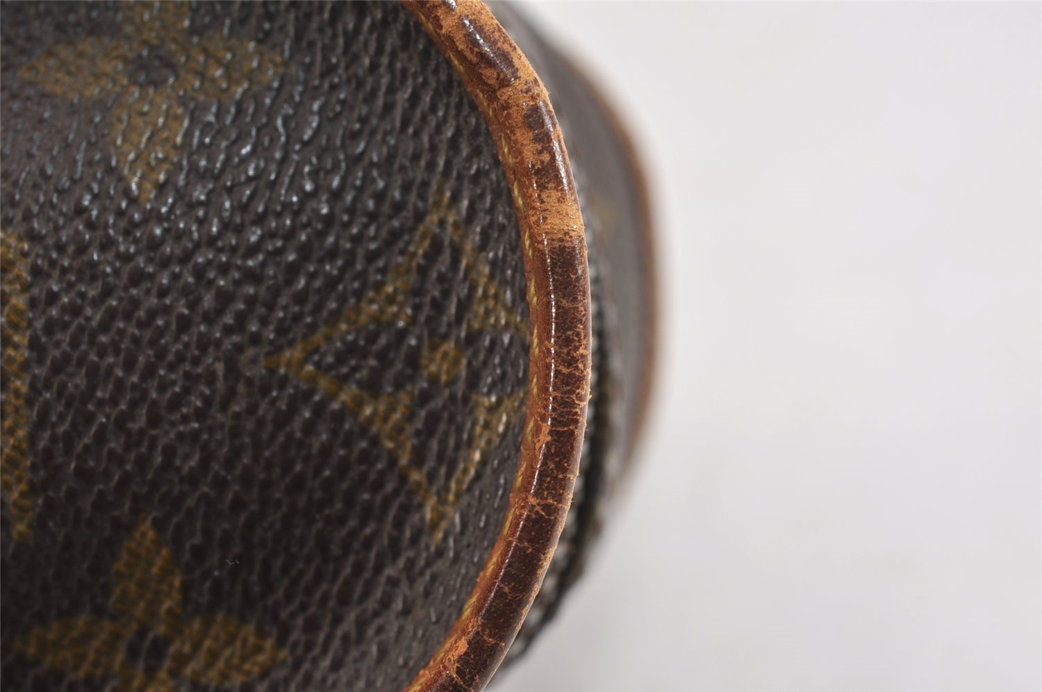 Authentic Louis Vuitton Monogram Etui de Tennis Ball Case Old Model LV 2797J