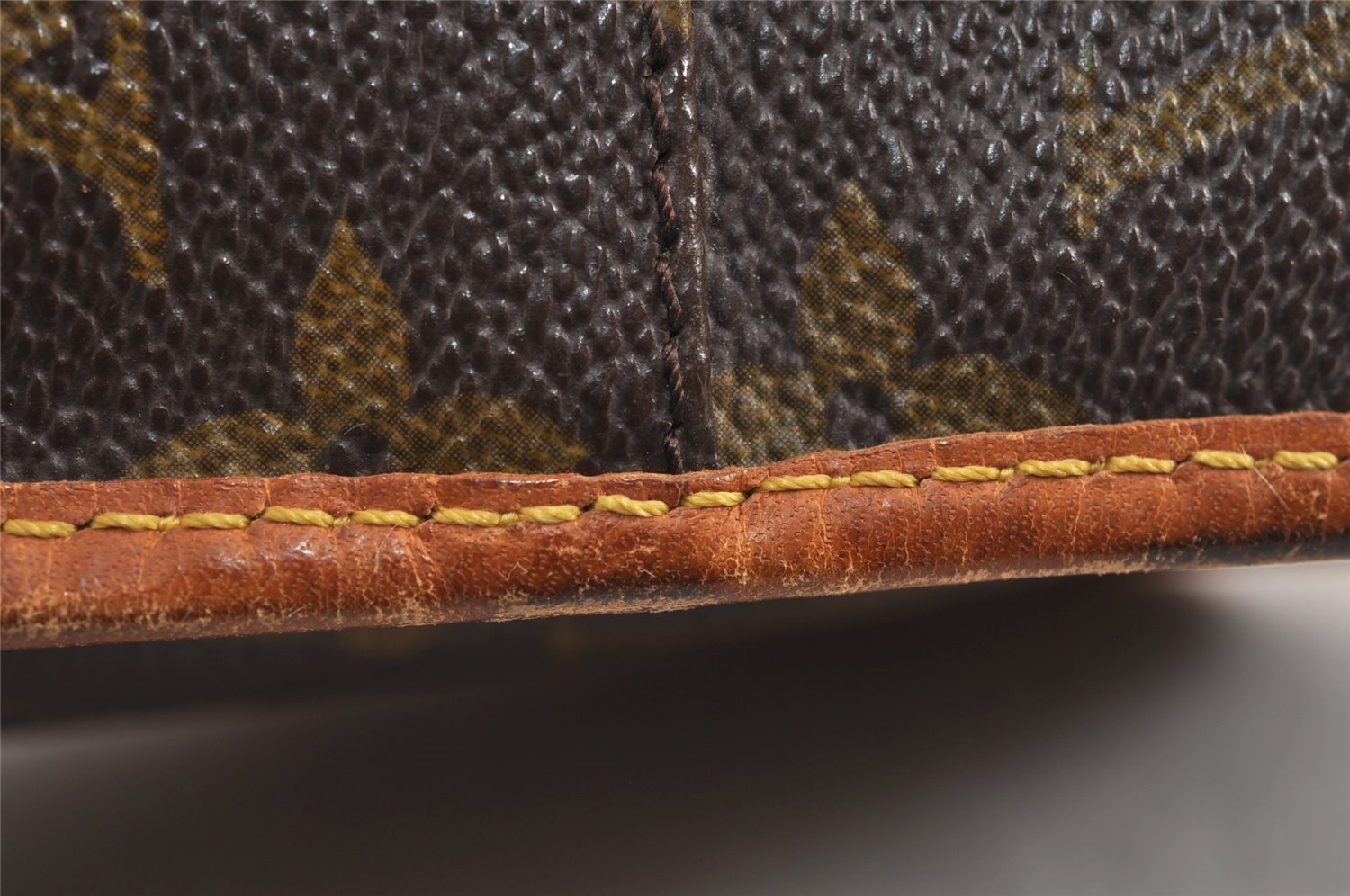 Authentic Louis Vuitton Monogram Etui de Tennis Ball Case Old Model LV 2797J