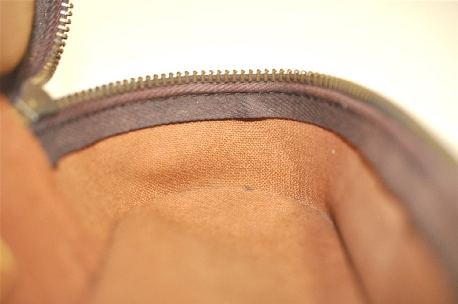 Authentic Louis Vuitton Monogram Etui de Tennis Ball Case Old Model LV 2797J