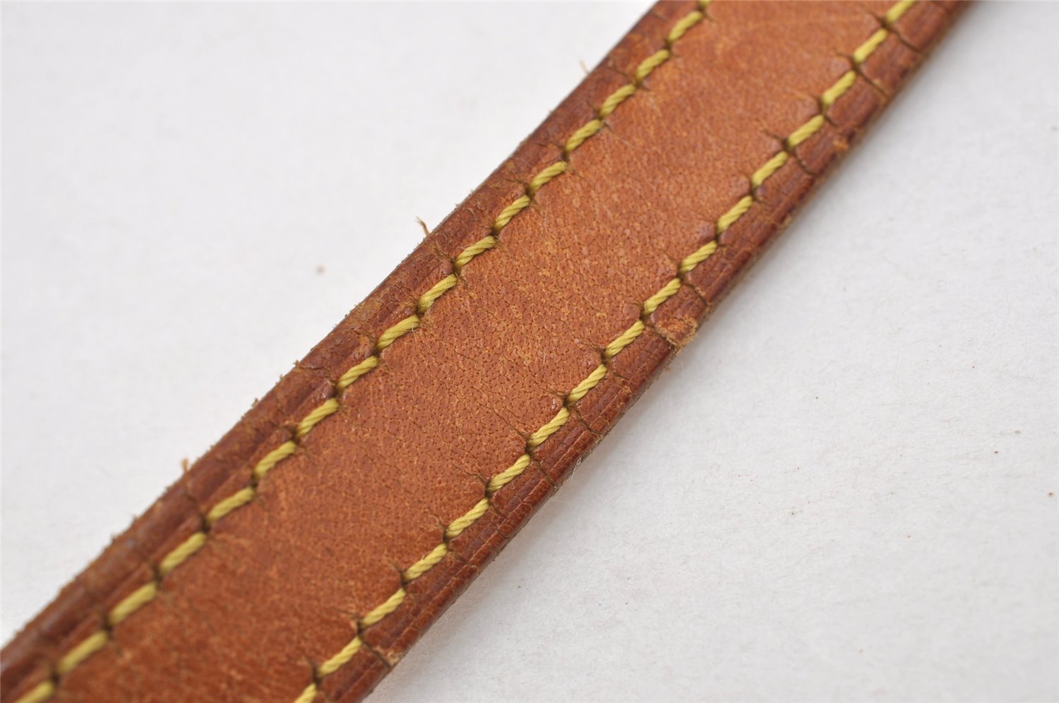 Authentic Louis Vuitton Leather Shoulder Strap Beige 48.4