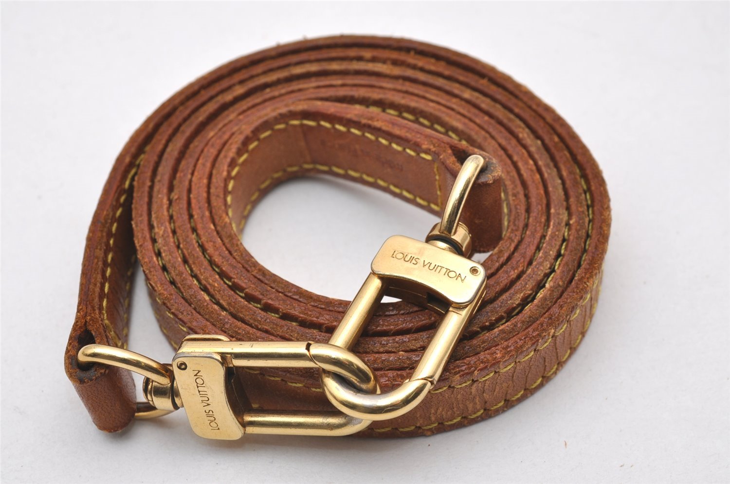 Authentic Louis Vuitton Leather Shoulder Strap Beige 48.4