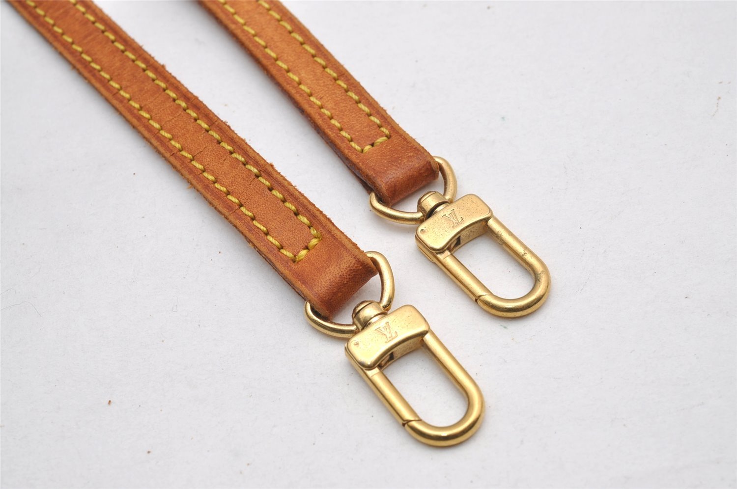 Authentic Louis Vuitton Leather Shoulder Strap Beige 45.9