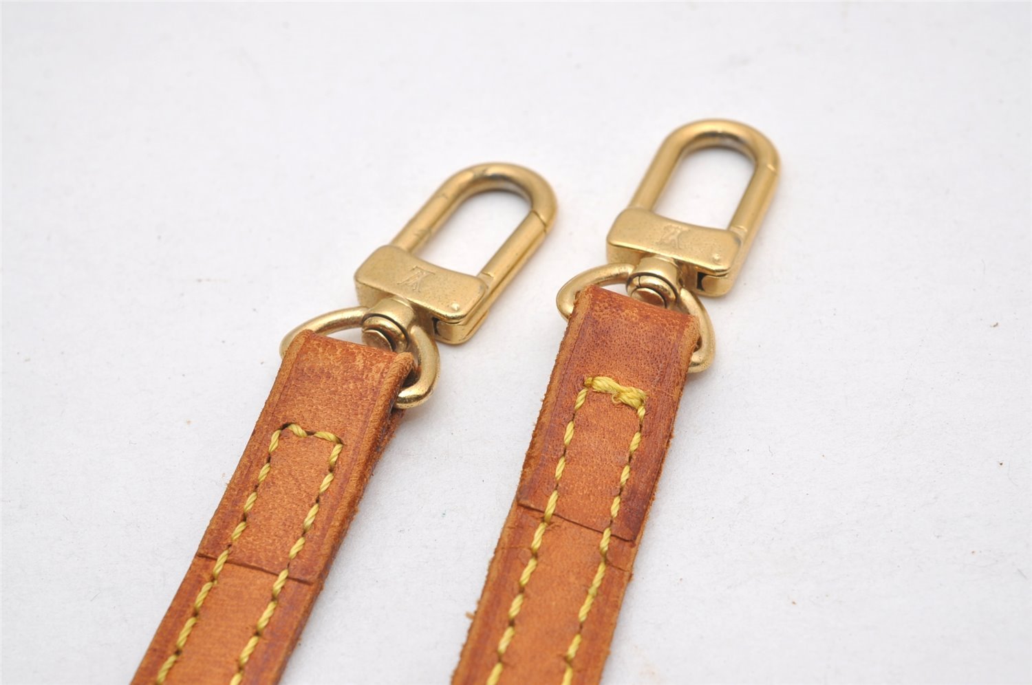 Authentic Louis Vuitton Leather Shoulder Strap Beige 45.9