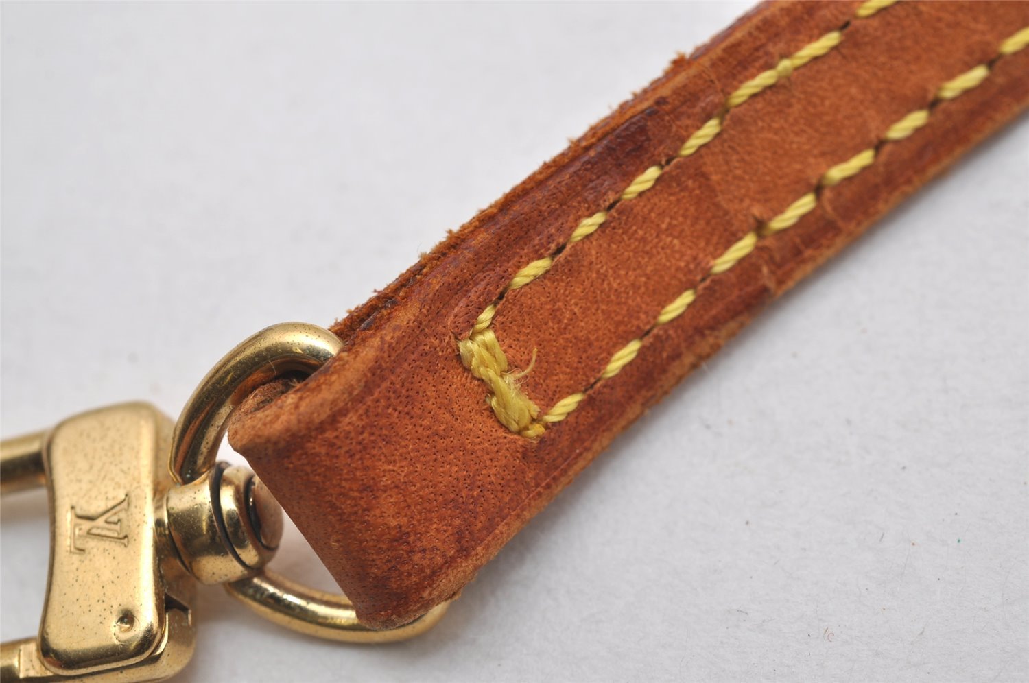 Authentic Louis Vuitton Leather Shoulder Strap Beige 45.9