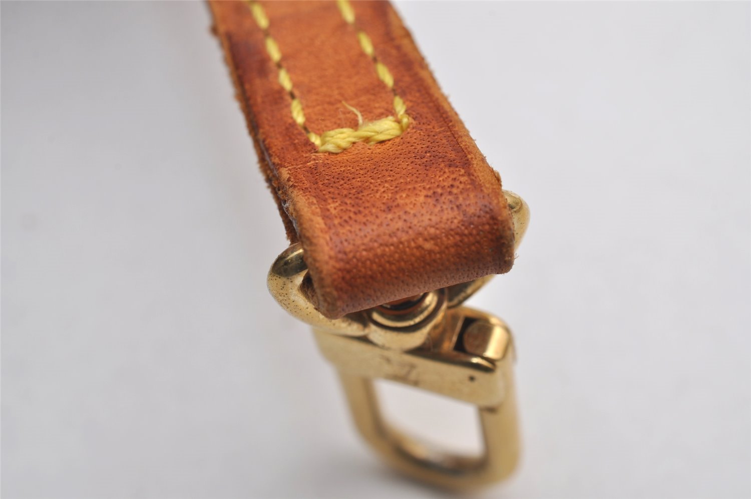 Authentic Louis Vuitton Leather Shoulder Strap Beige 45.9