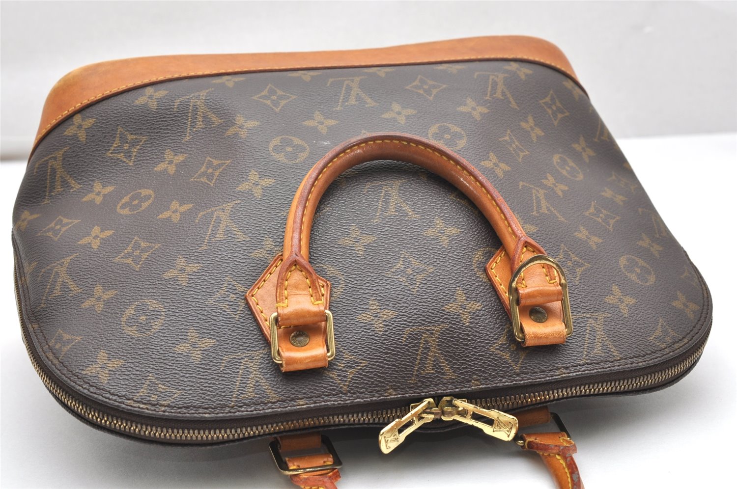 Authentic Louis Vuitton Monogram Alma Hand Bag Purse M51130 LV 2834K