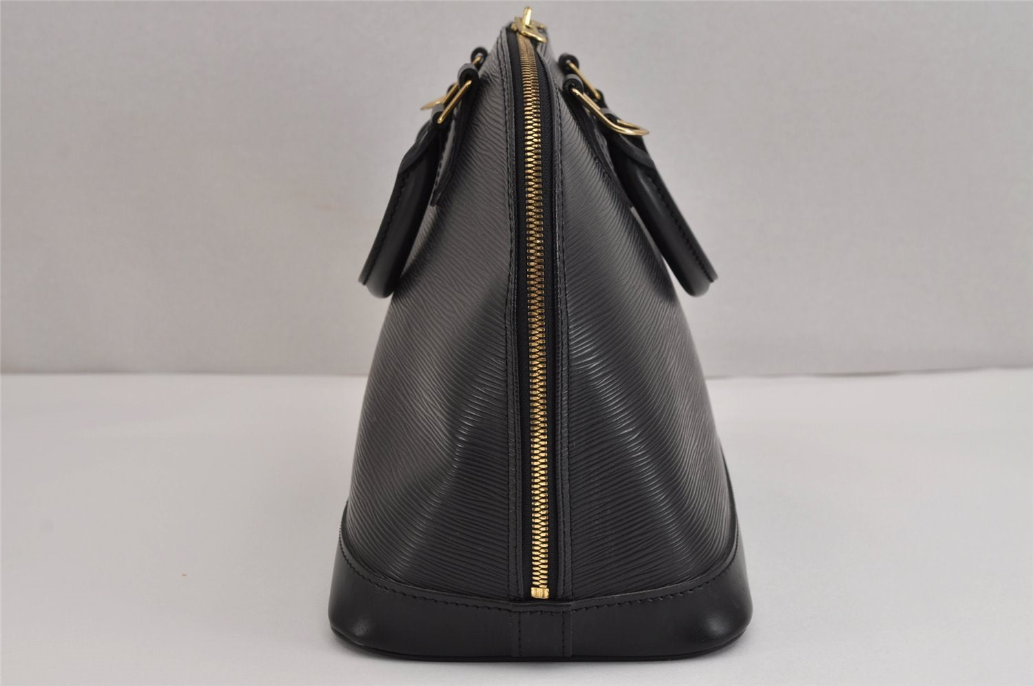 Authentic Louis Vuitton Epi Alma PM Hand Bag Black M40302 LV 2852J