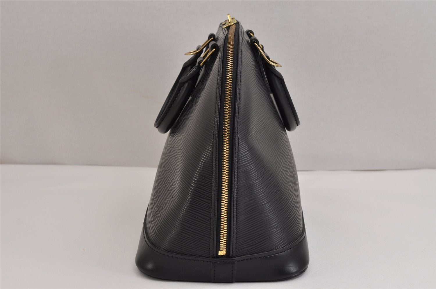 Authentic Louis Vuitton Epi Alma PM Hand Bag Black M40302 LV 2852J