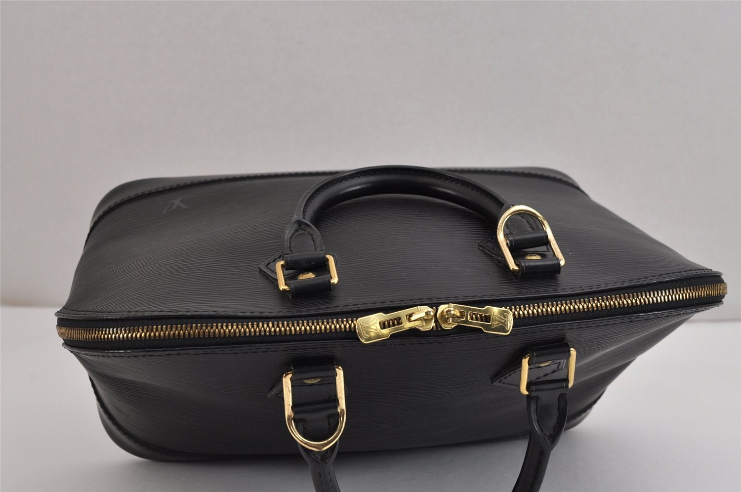 Authentic Louis Vuitton Epi Alma PM Hand Bag Black M40302 LV 2852J