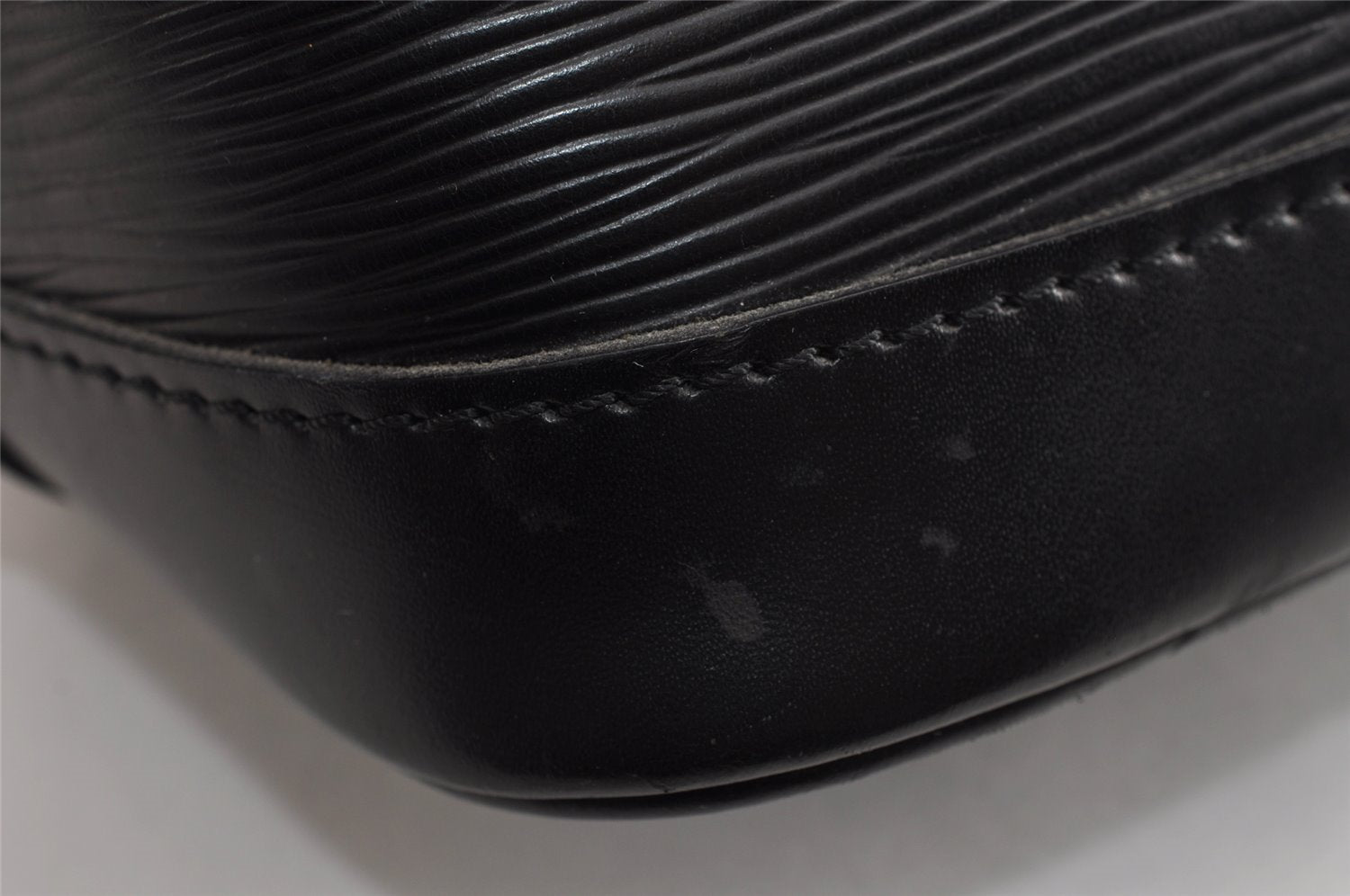 Authentic Louis Vuitton Epi Alma PM Hand Bag Black M40302 LV 2852J