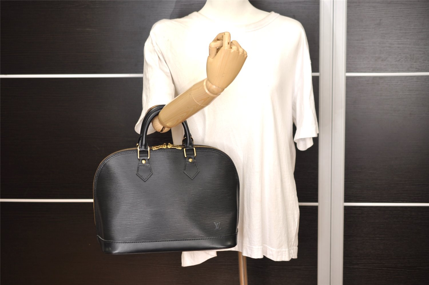 Authentic Louis Vuitton Epi Alma PM Hand Bag Black M40302 LV 2852J