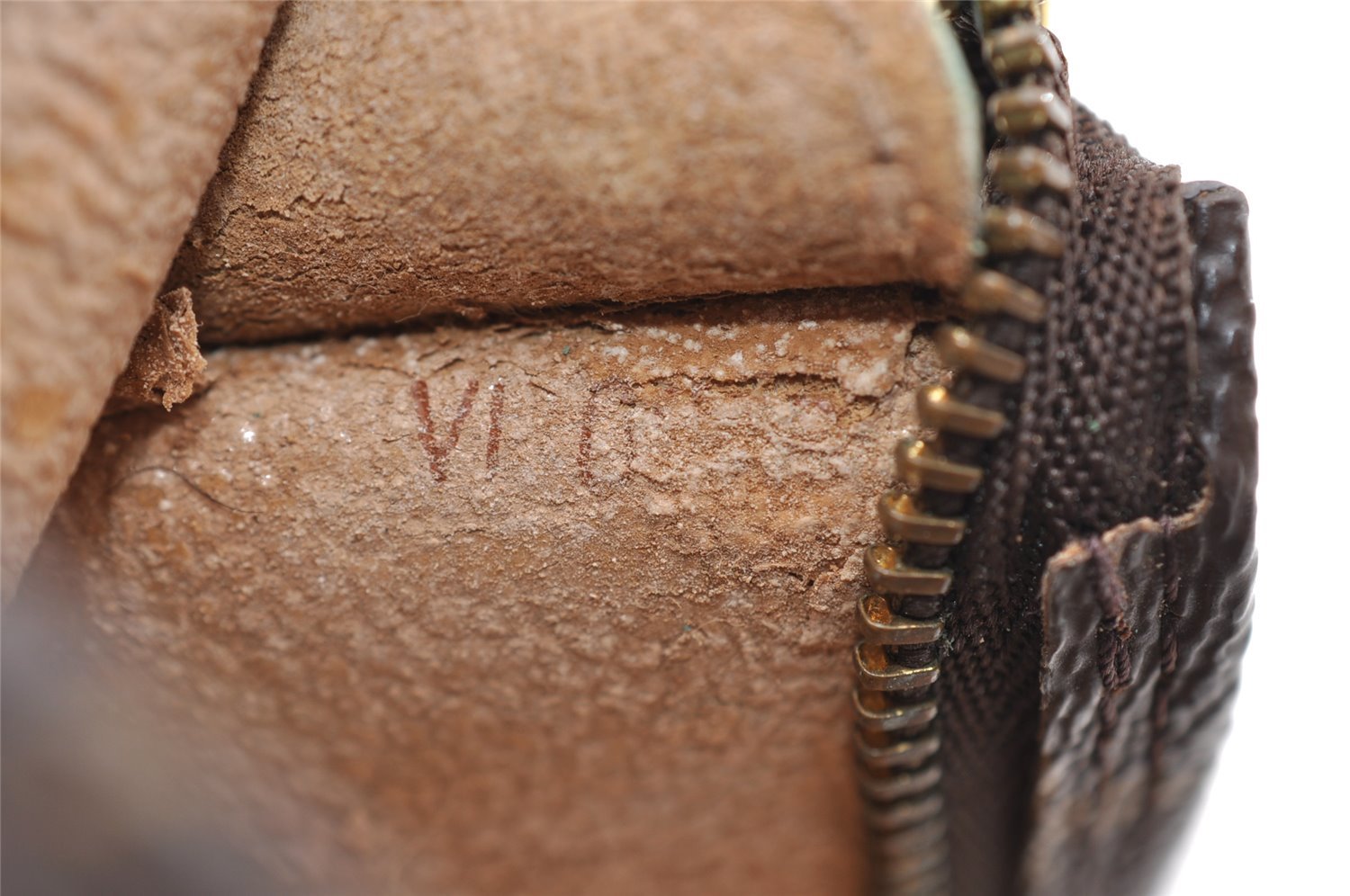 Authentic Louis Vuitton Monogram Pouch For Bucket PM LV Junk 2853I