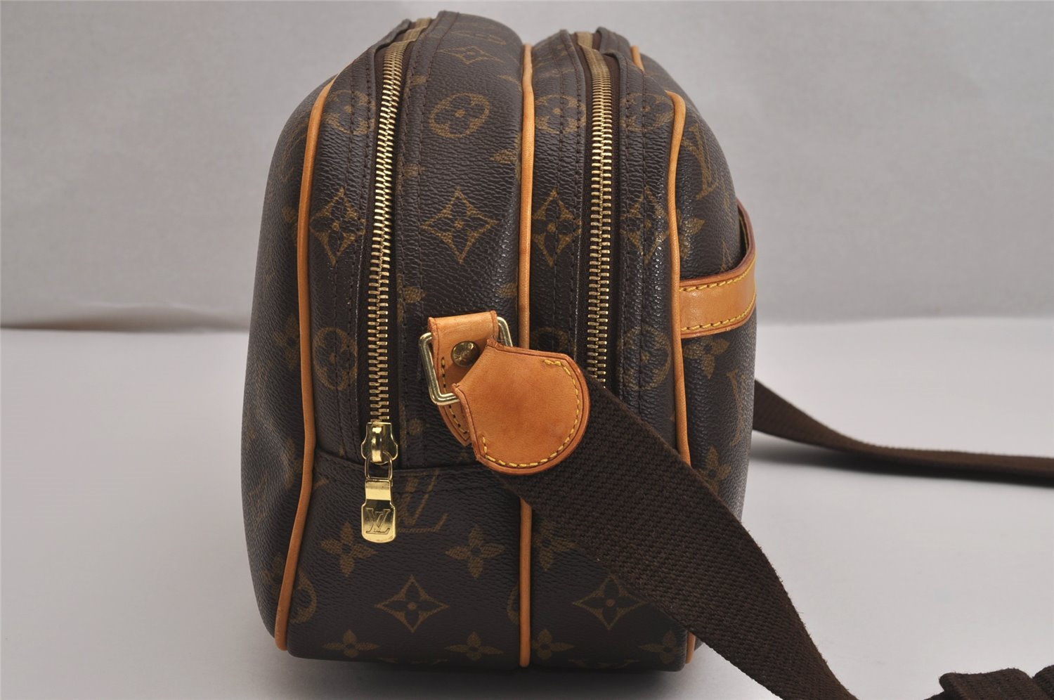 Authentic Louis Vuitton Monogram Reporter PM Shoulder Cross Bag M45254 LV 2866J