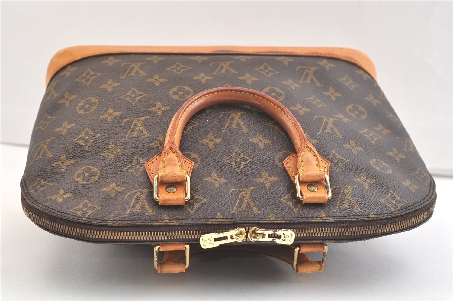 Authentic Louis Vuitton Monogram Alma Hand Bag Purse M51130 LV 2877K