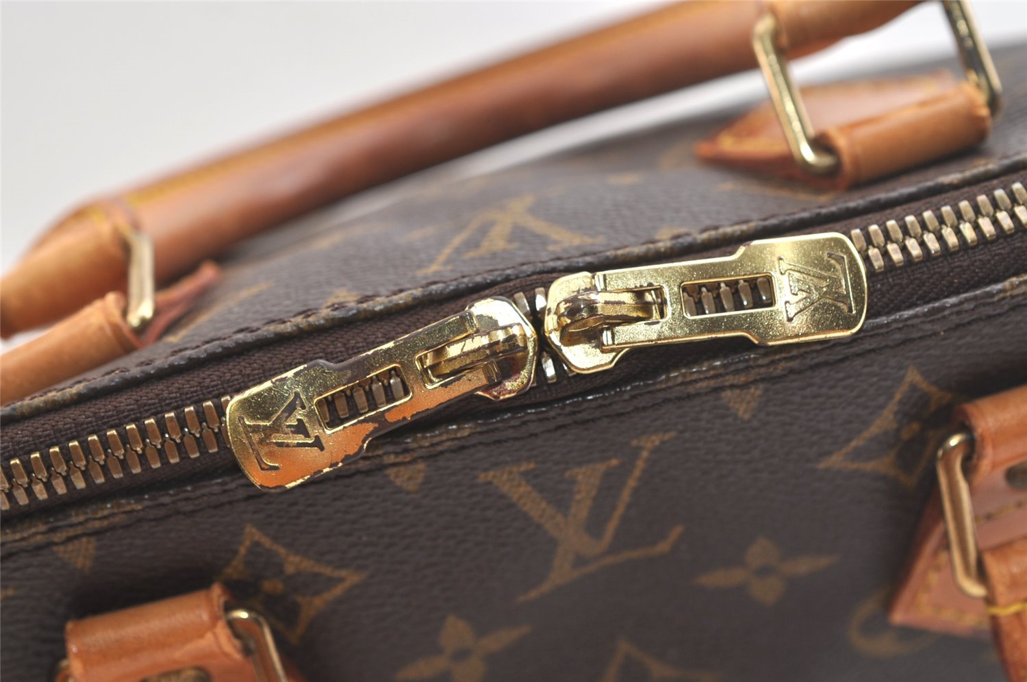 Authentic Louis Vuitton Monogram Alma Hand Bag Purse M51130 LV 2877K