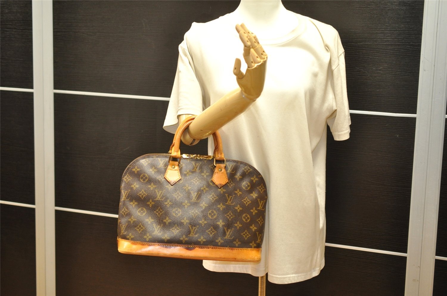 Authentic Louis Vuitton Monogram Alma Hand Bag Purse M51130 LV 2877K