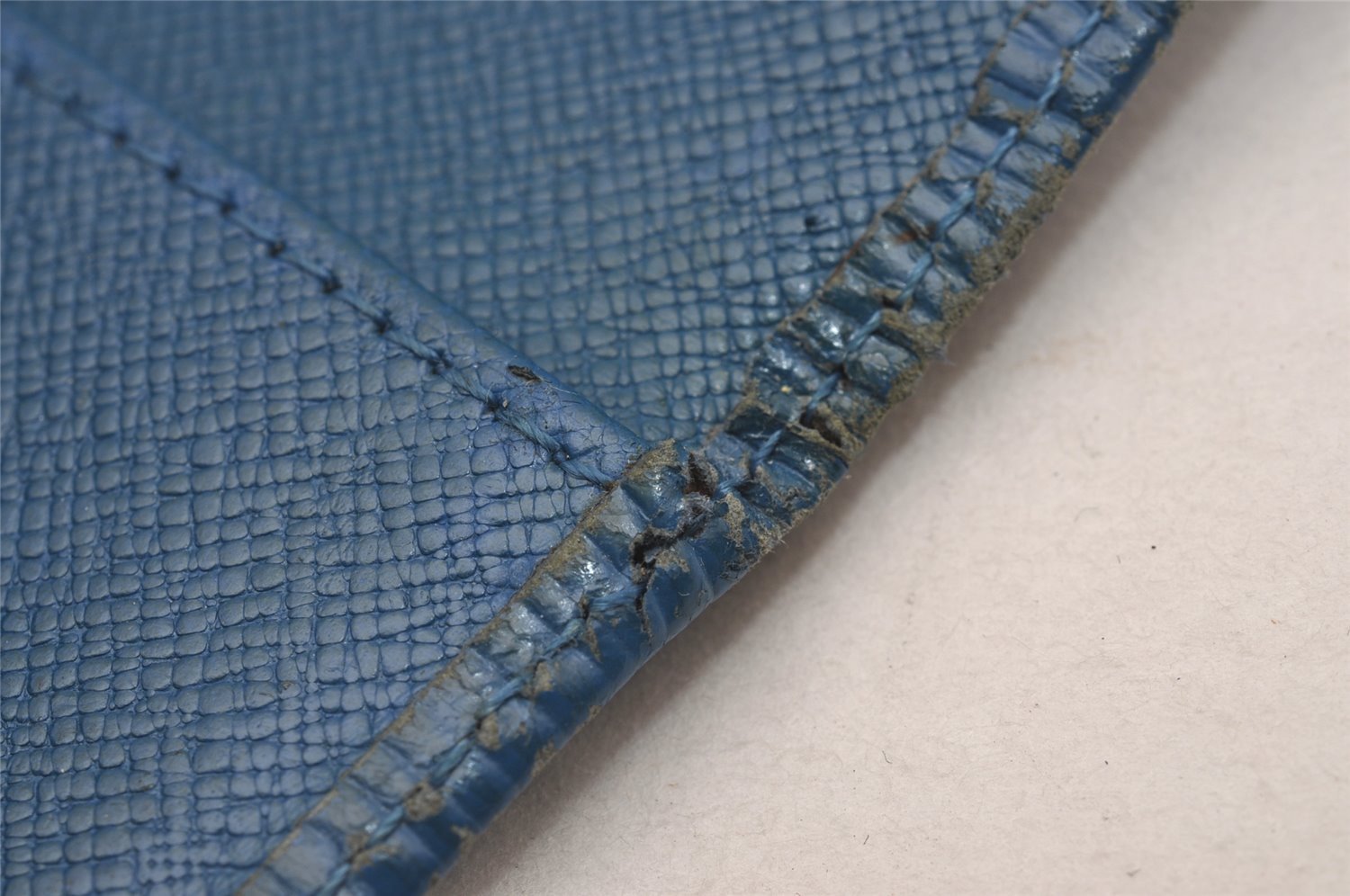 Authentic Louis Vuitton Epi Multicles 6 Key Case Blue M63815 LV 2884I