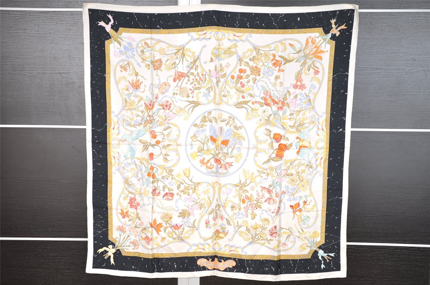 Authentic HERMES Carre 90 Scarf 