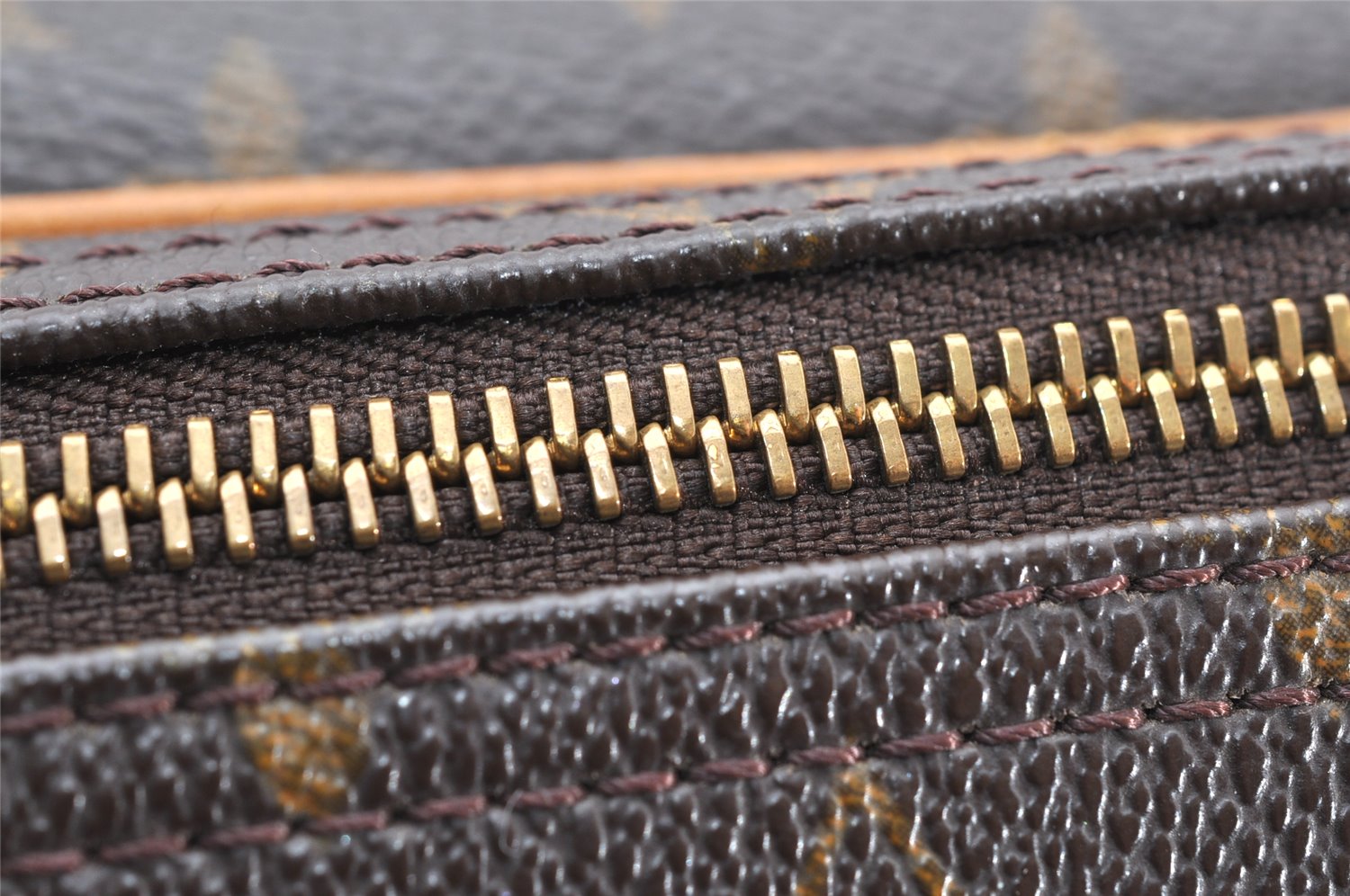 Authentic Louis Vuitton Monogram Reporter PM Shoulder Cross Bag M45254 LV 2888K