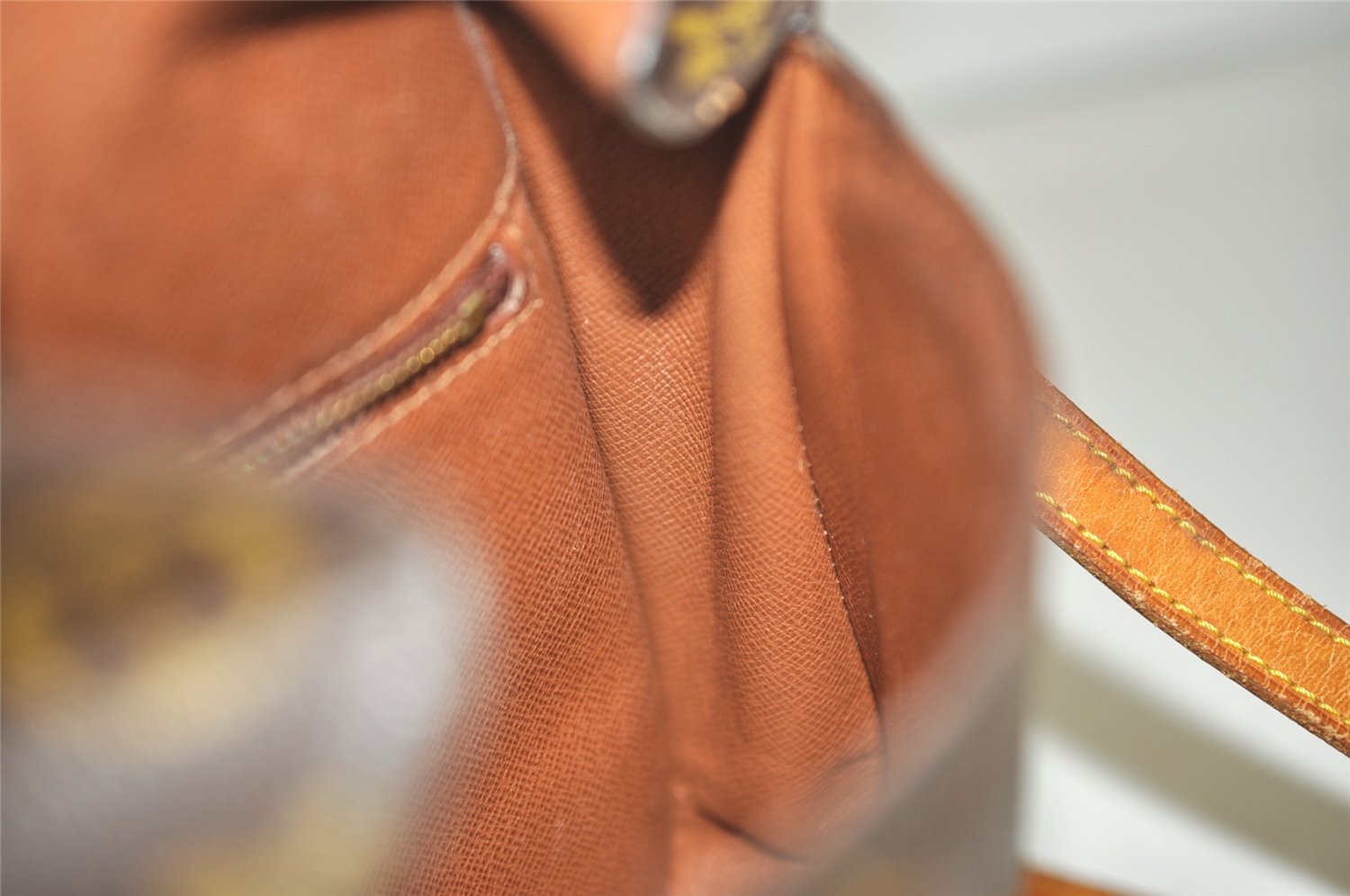 Authentic Louis Vuitton Monogram Saint Cloud MM M51243 Shoulder Cross Bag 2889J