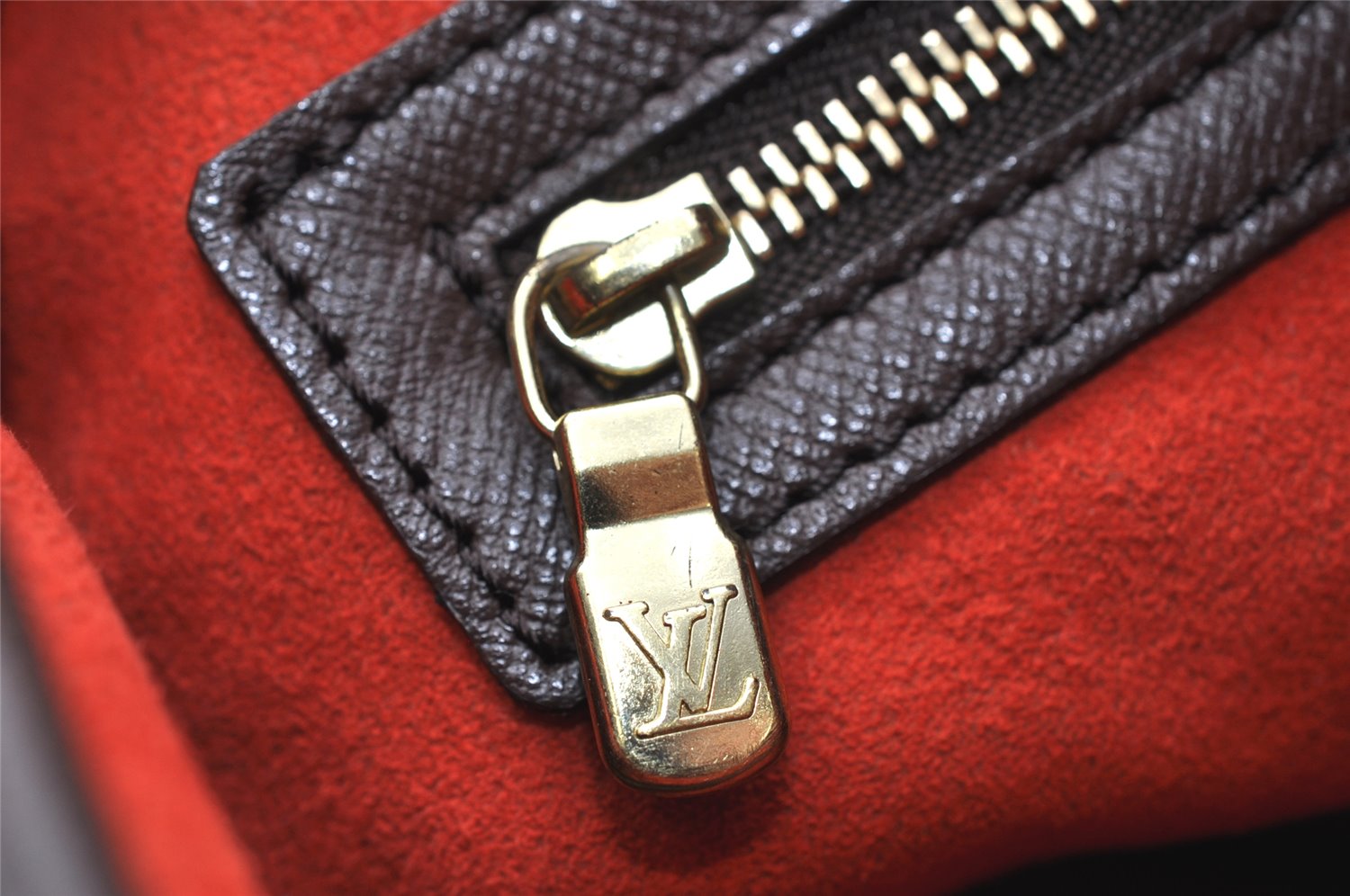 Authentic Louis Vuitton Damier Marais Bucket Shoulder Tote Bag N42240 LV 2892K