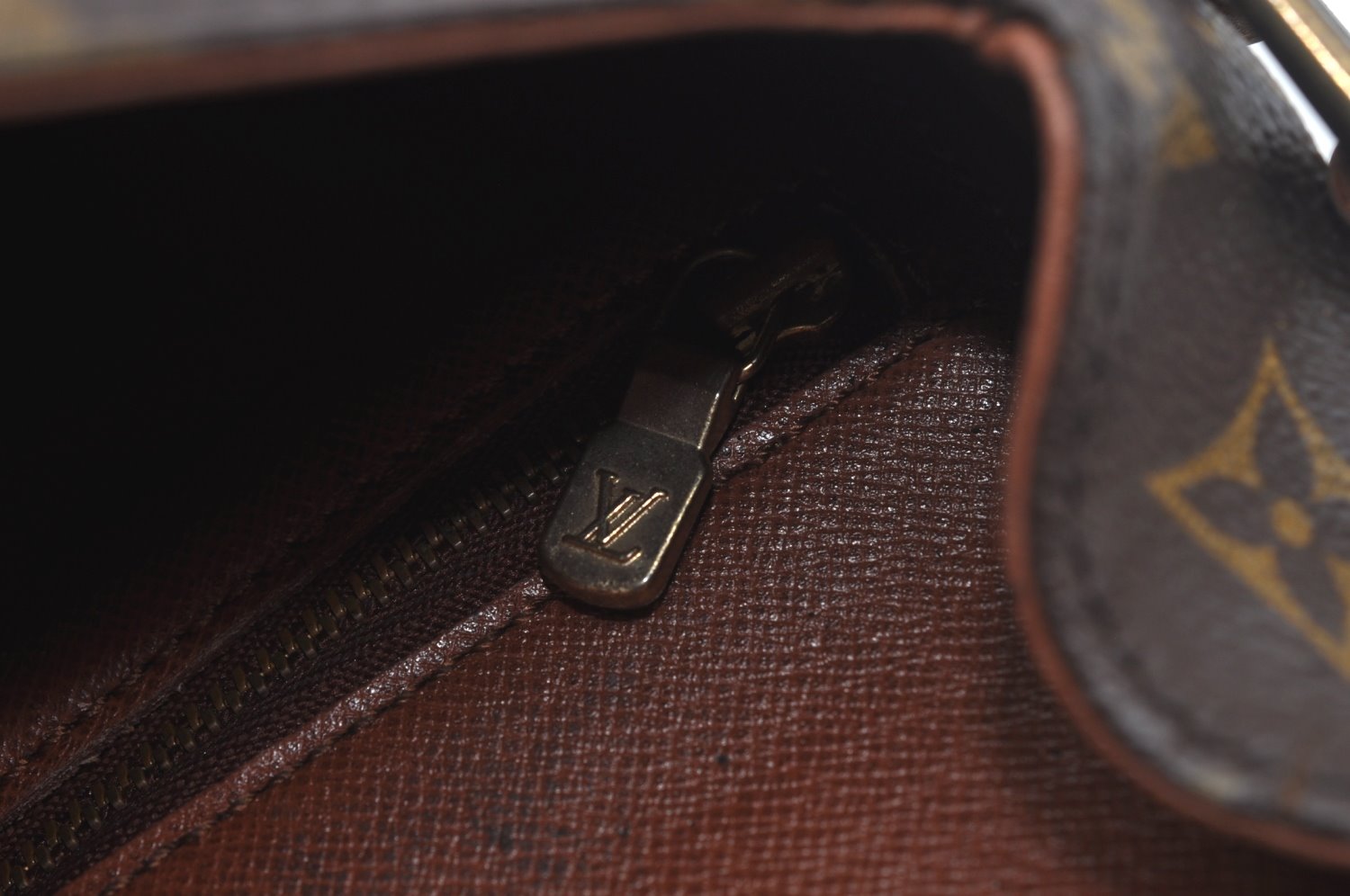 Authentic Louis Vuitton Monogram Saint Cloud GM M51242 Shoulder Cross Bag 2895J