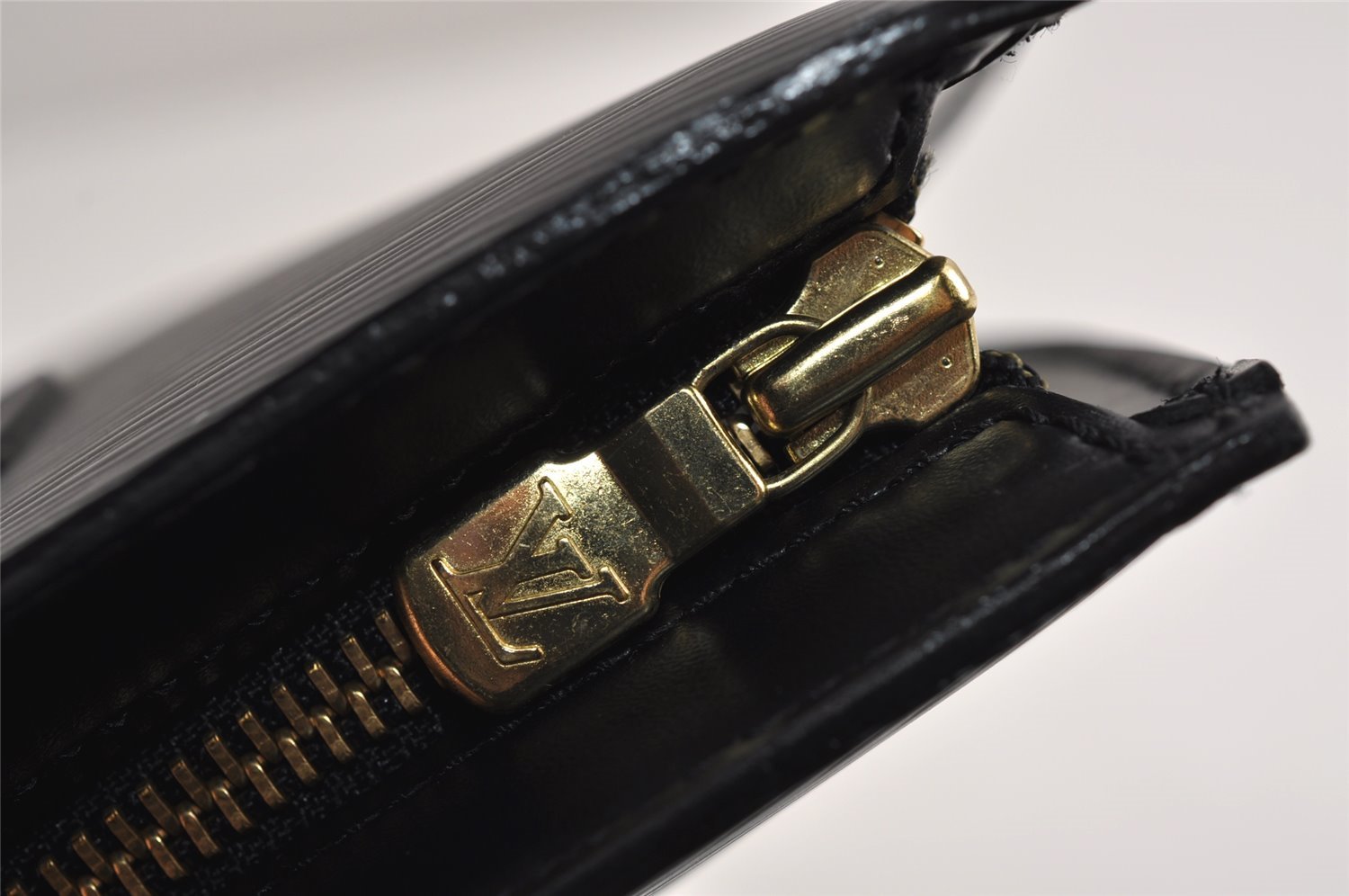 Authentic Louis Vuitton Epi Saint Jacques Hand Bag Black M52272 LV 2908J