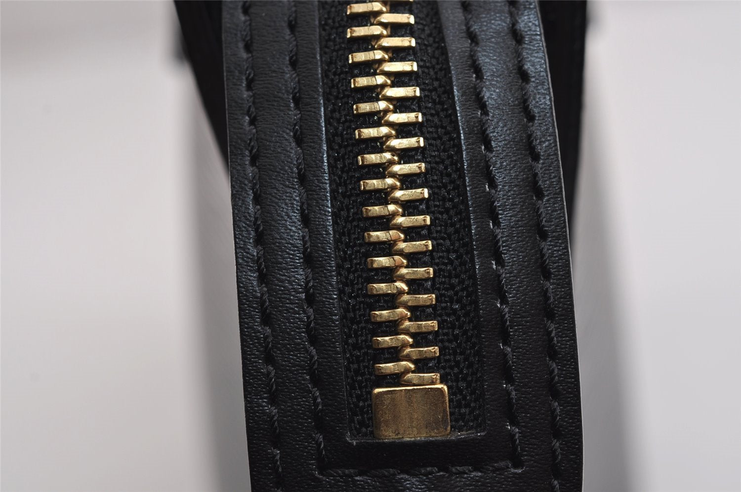 Authentic Louis Vuitton Epi Saint Jacques Hand Bag Black M52272 LV 2908J