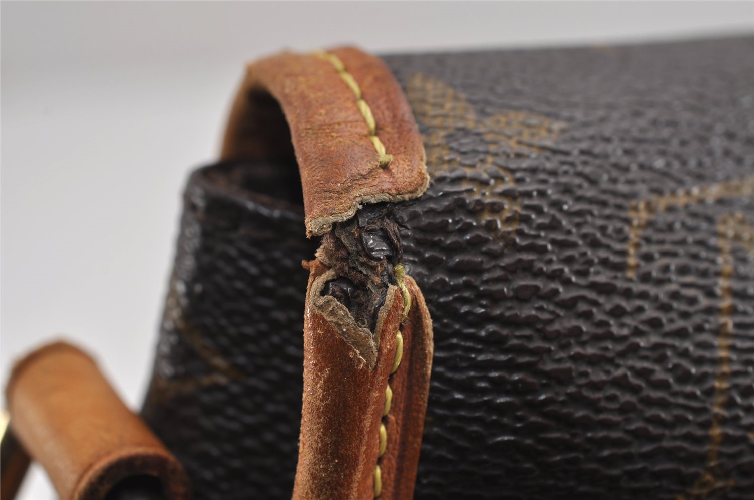 Authentic Louis Vuitton Monogram Menilmontant PM M40474 Shoulder Cross Bag 2909J