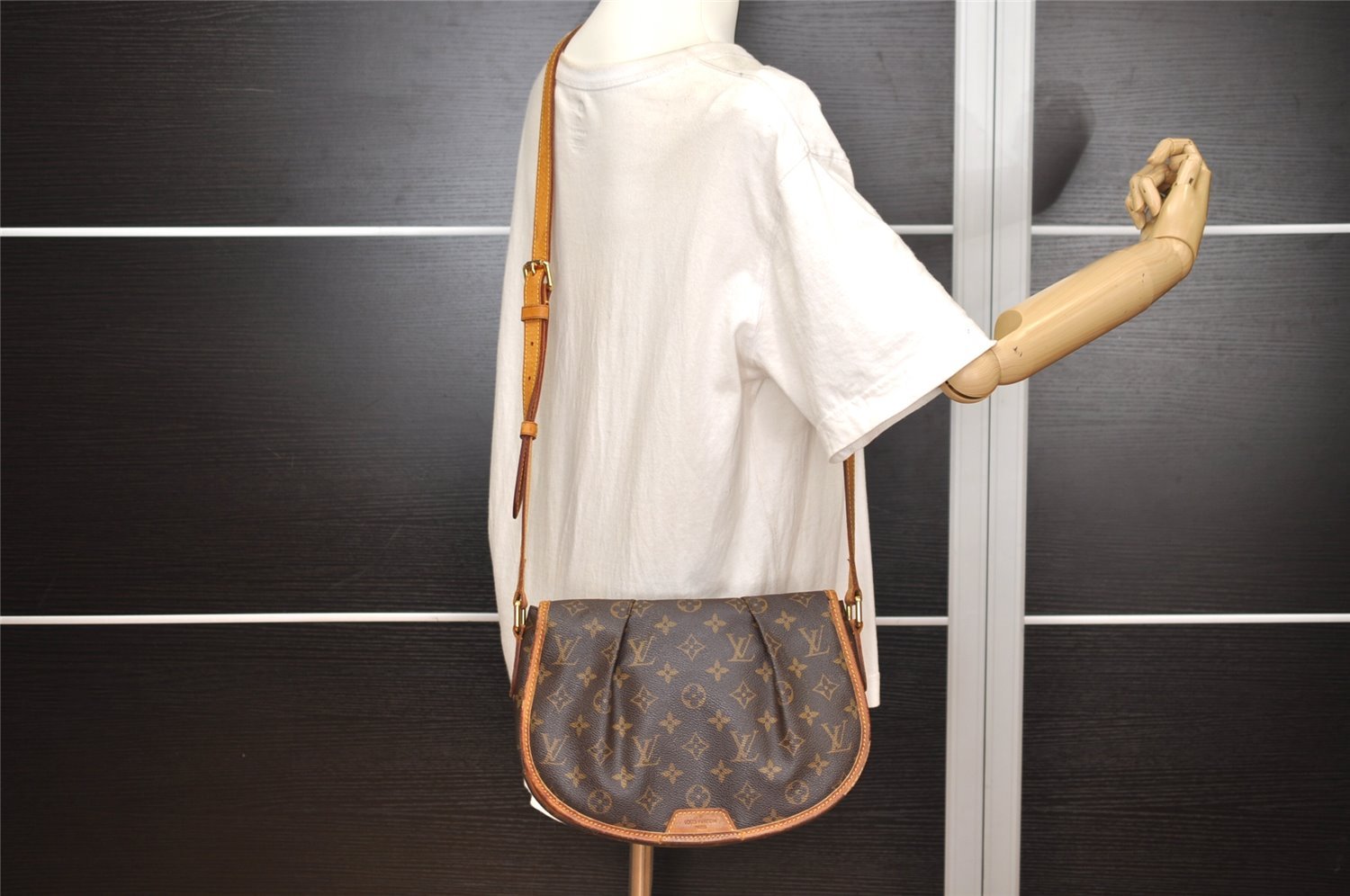 Authentic Louis Vuitton Monogram Menilmontant PM M40474 Shoulder Cross Bag 2909J