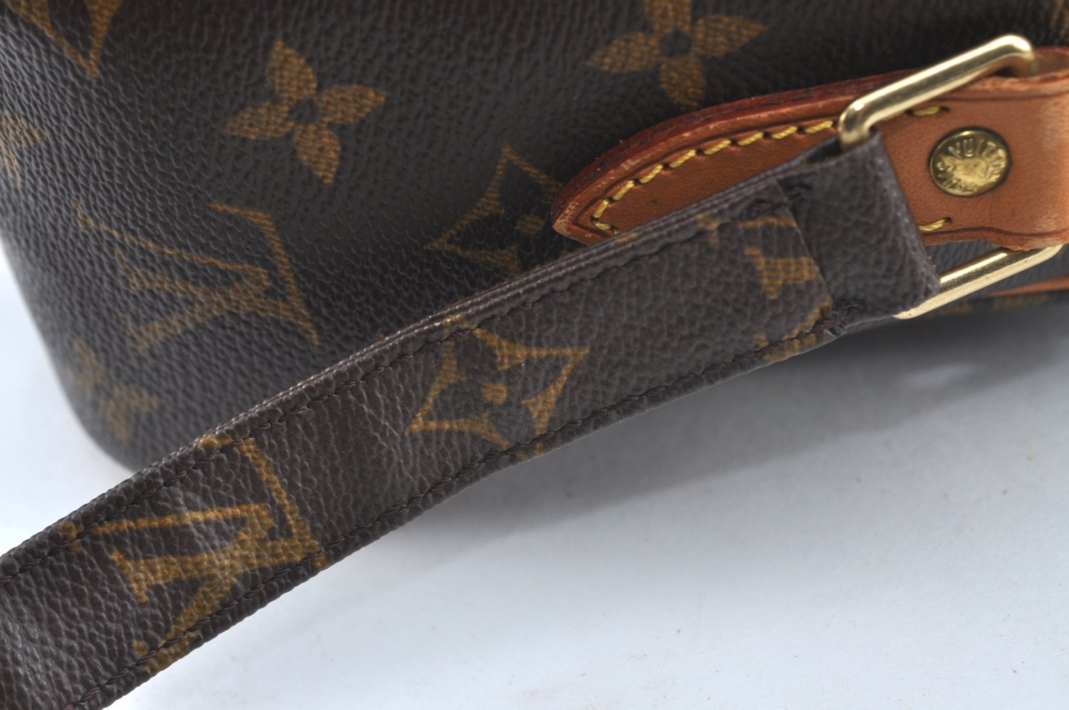 Authentic Louis Vuitton Monogram Nile Shoulder Cross Body Bag M45244 LV 2911J