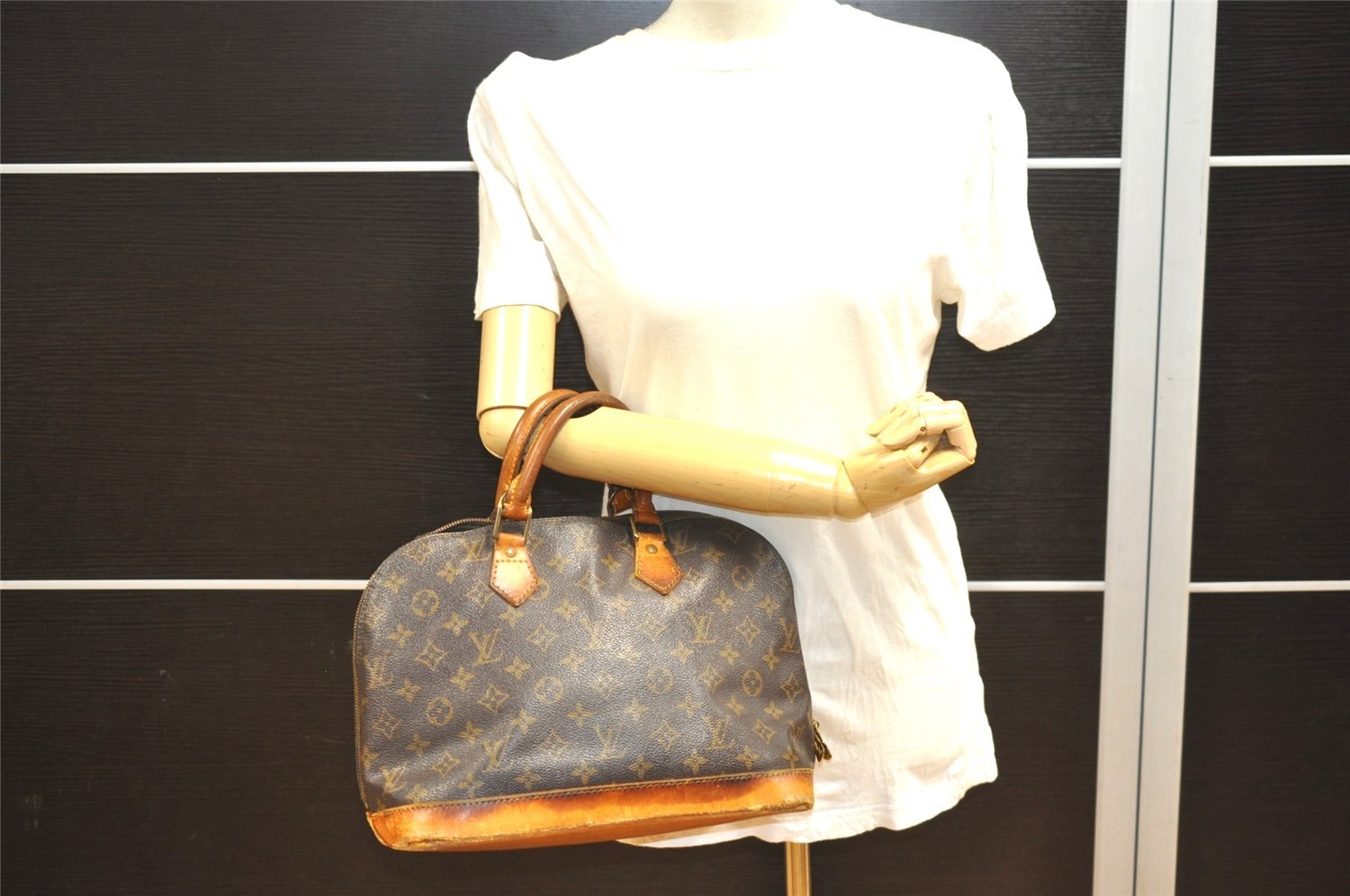 Authentic Louis Vuitton Monogram Alma Hand Bag Purse M51130 LV Junk 2926I