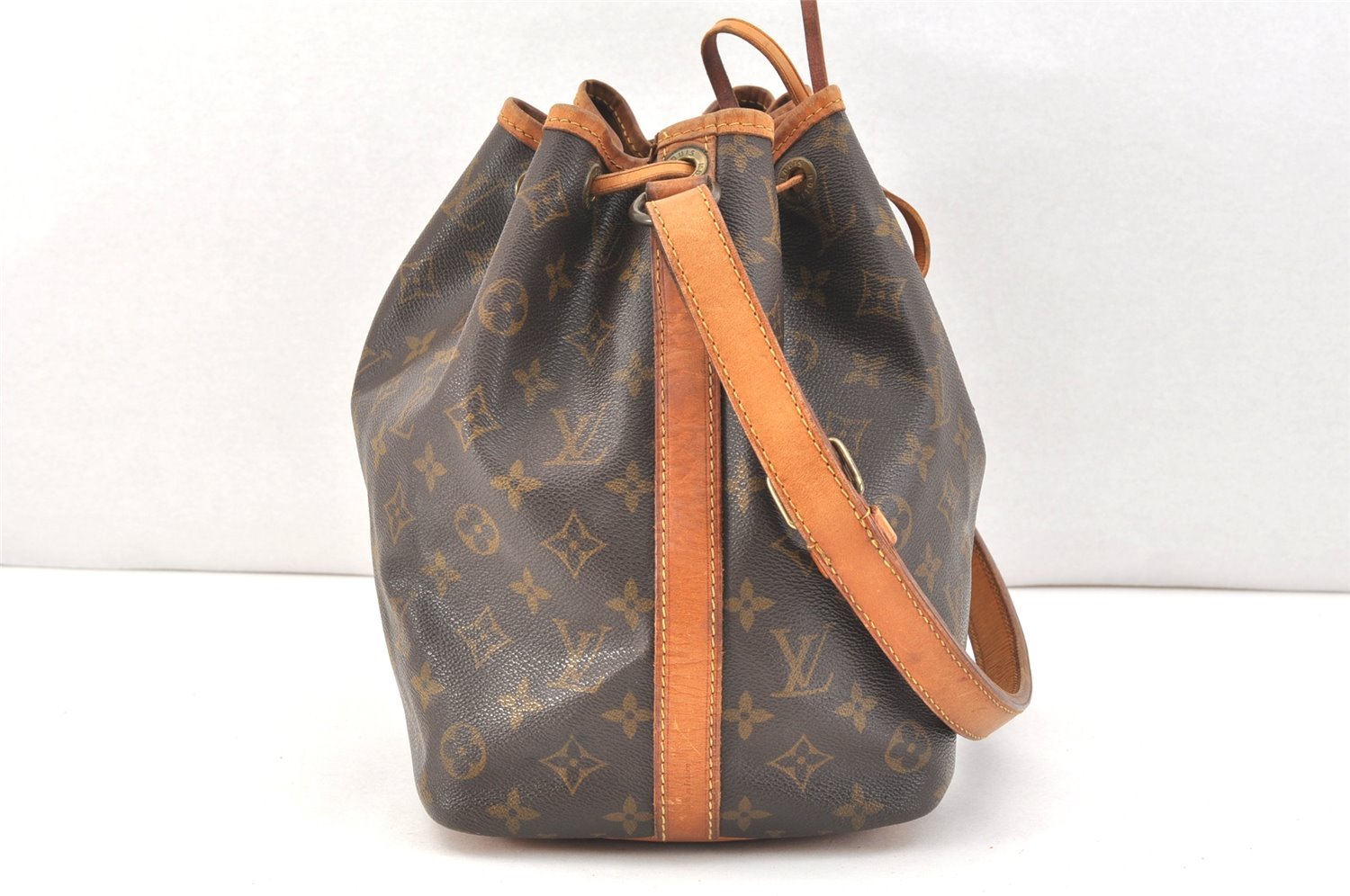 Authentic Louis Vuitton Monogram Petit Noe M42226 Shoulder Drawstring Bag 2931K