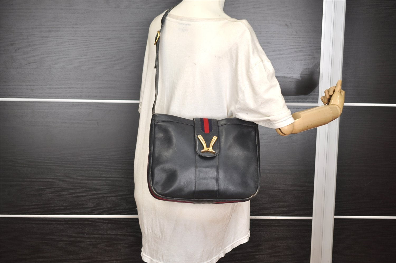 Authentic GUCCI Sherry Line Vintage Shoulder Bag Purse Leather Navy Blue 2932I