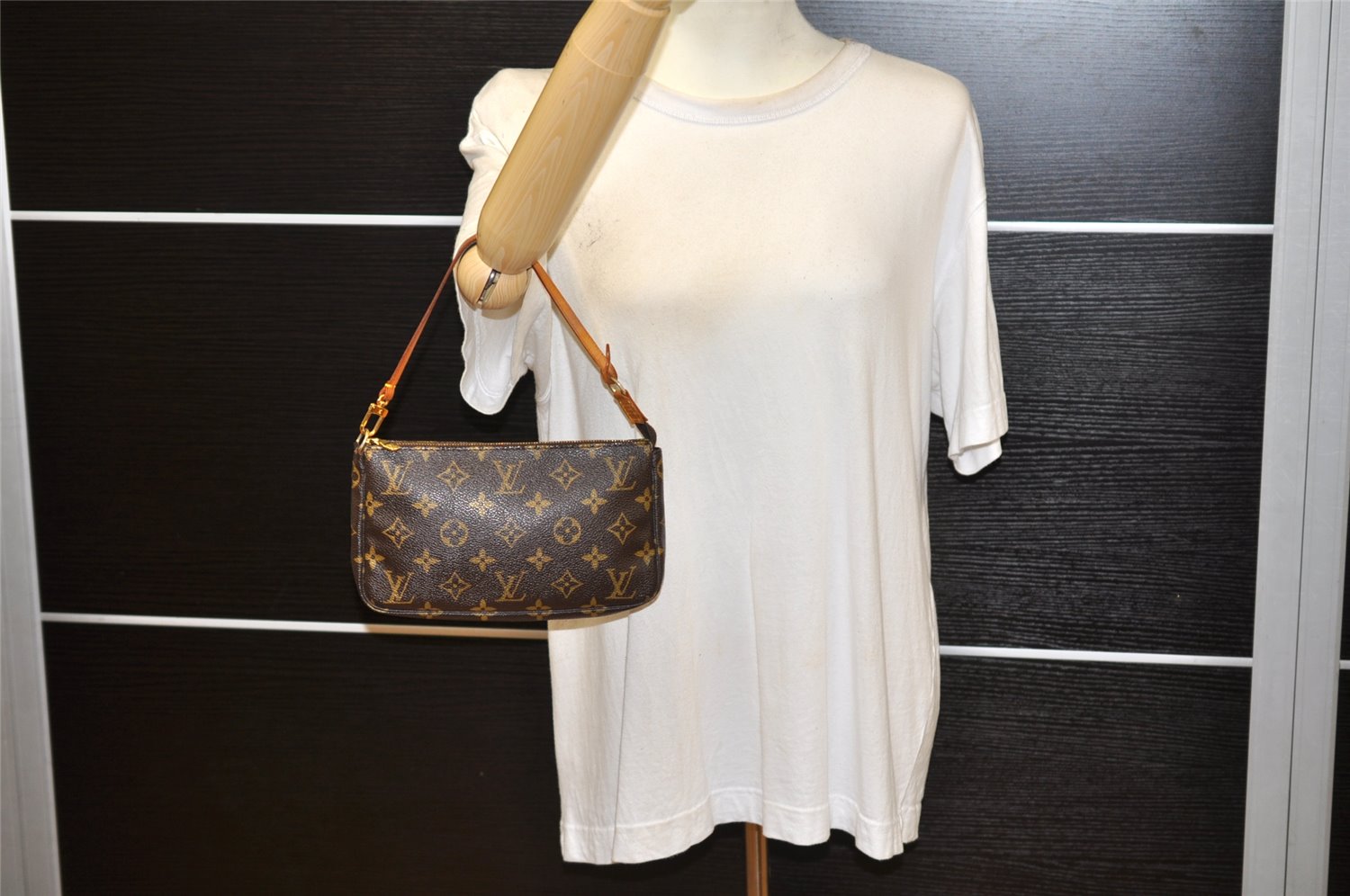 Authentic Louis Vuitton Monogram Pochette Accessoires Pouch M51980 LV 2933K