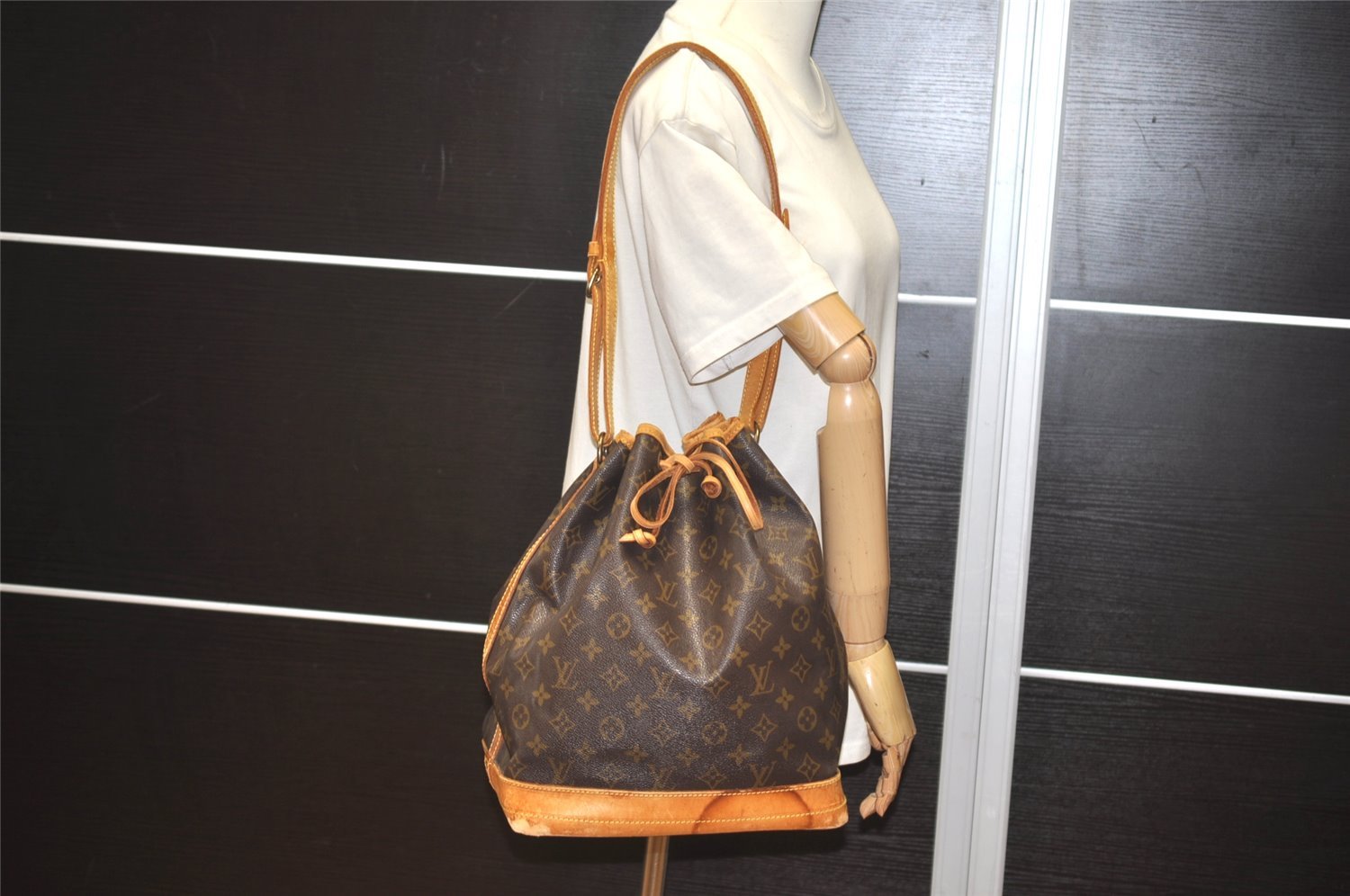 Authentic Louis Vuitton Monogram Noe Shoulder Drawstring Bag M42224 LV 2935I