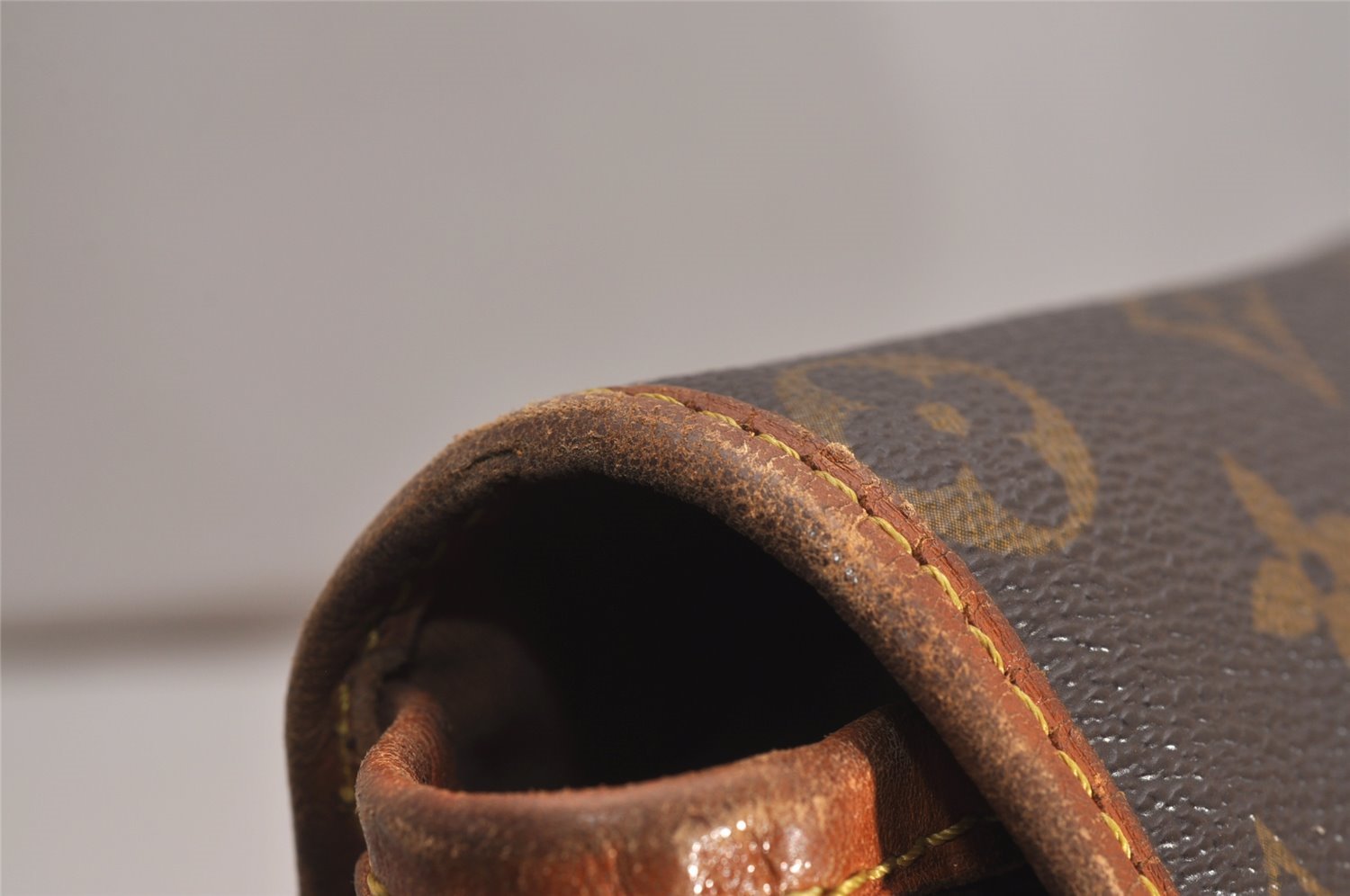 Authentic Louis Vuitton Monogram Sac Bazas Shoulder Cross Bag M99013 LV 2936J