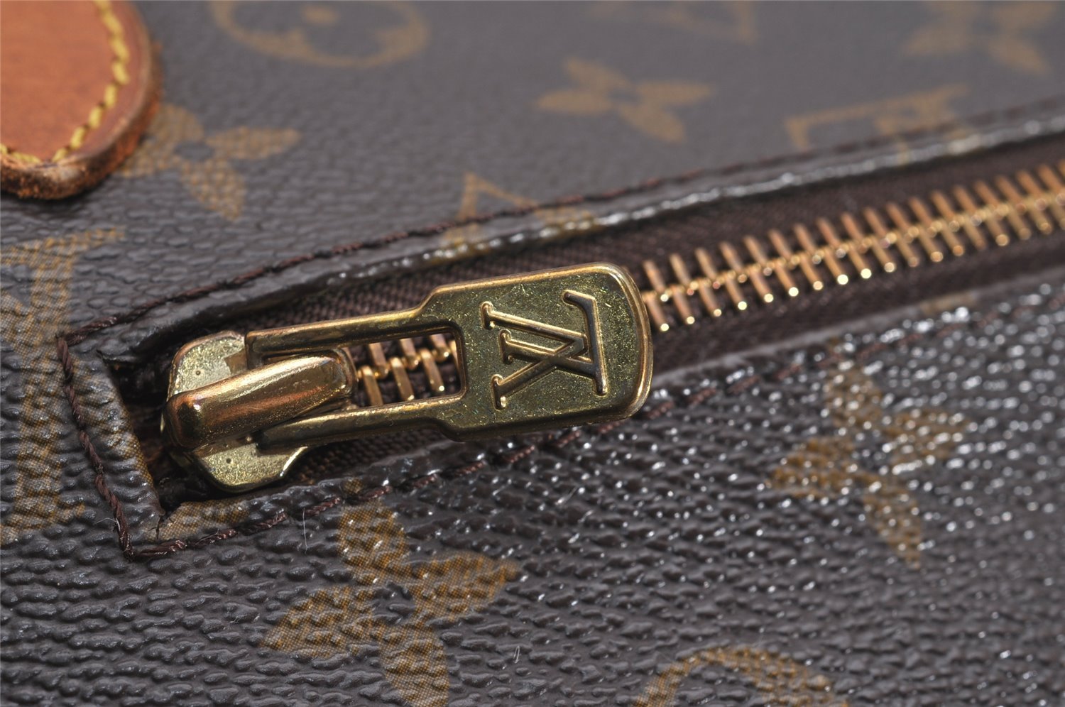 Authentic Louis Vuitton Monogram Sac Bazas Shoulder Cross Bag M99013 LV 2936J