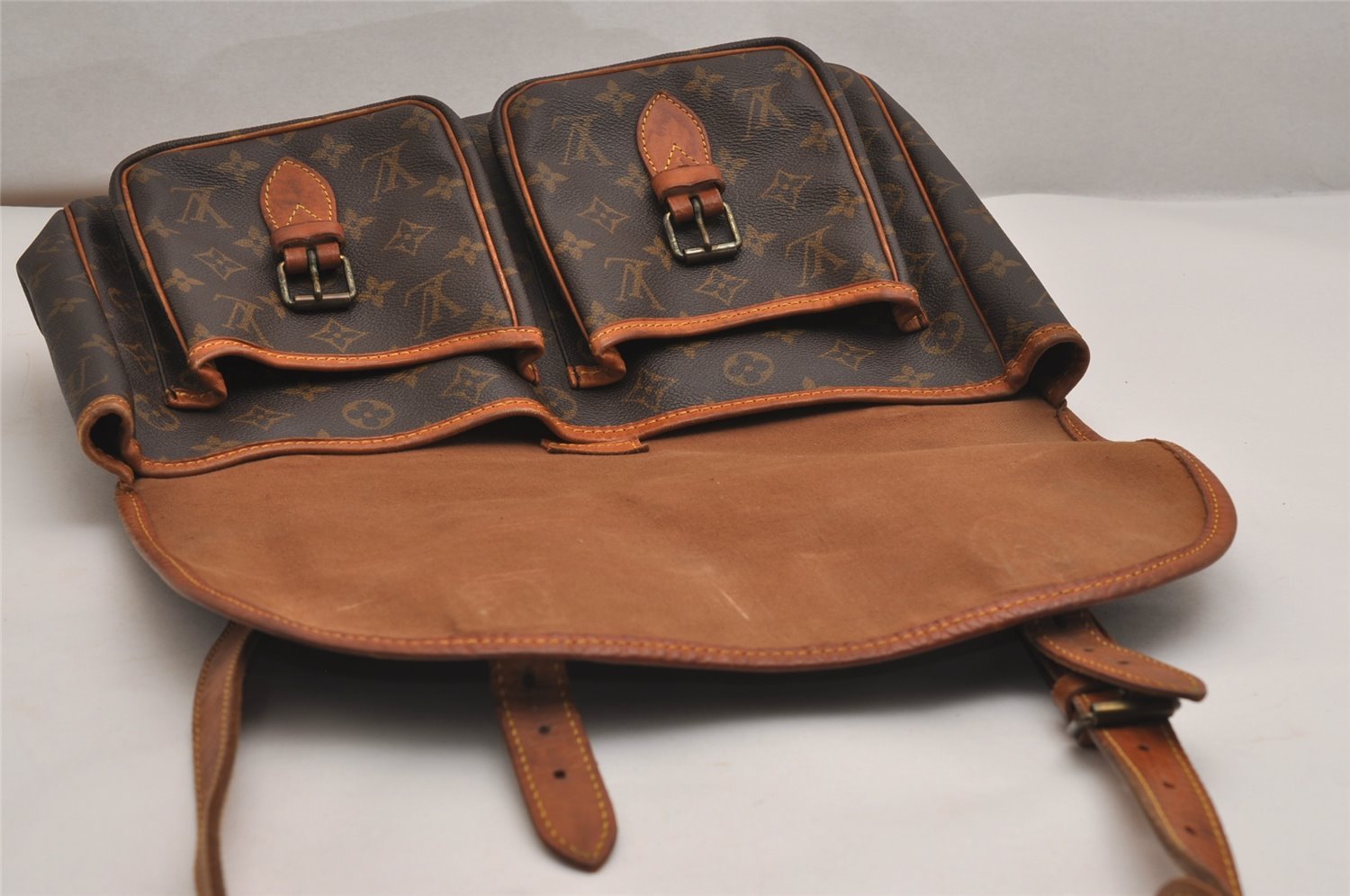 Authentic Louis Vuitton Monogram Sac Bazas Shoulder Cross Bag M99013 LV 2936J