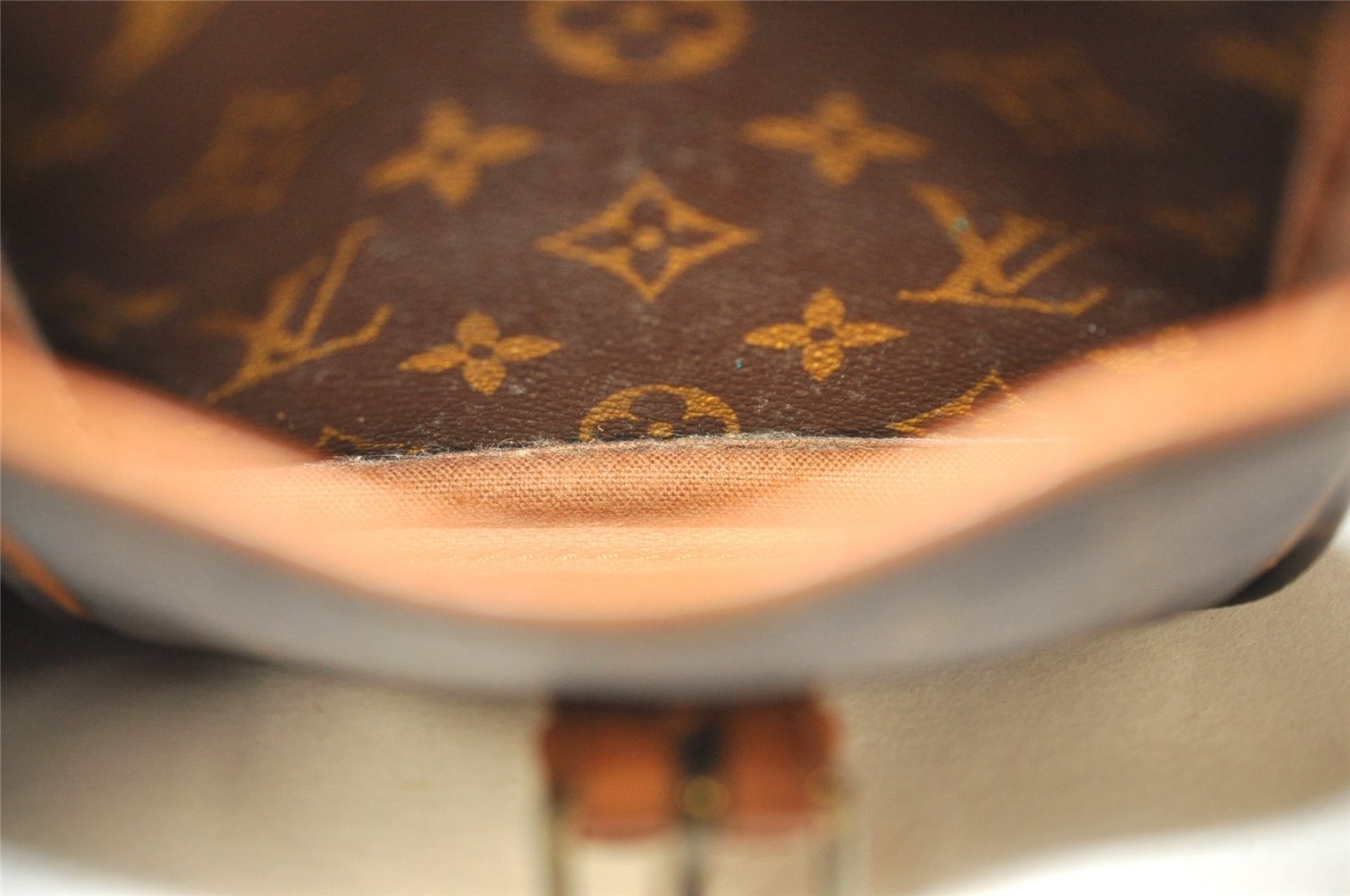 Authentic Louis Vuitton Monogram Sac Bazas Shoulder Cross Bag M99013 LV 2936J