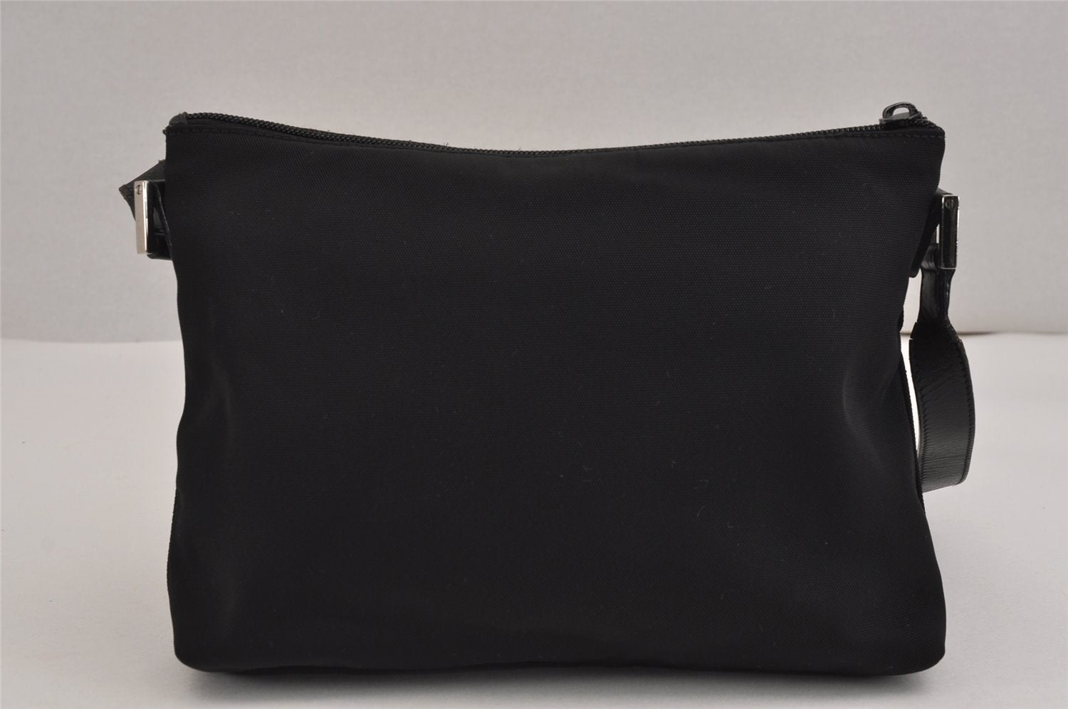 Authentic GUCCI Vintage Shoulder Bag Purse Nylon Leather Black Junk 2937J